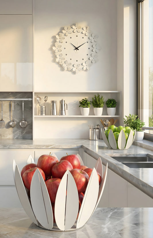 Orologio da parete Ume di Arti&Mestieri in cucina moderna con fruttiere decorative Ficus