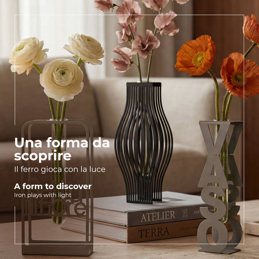 Foto ambientata del vaso Obaso di colore nero, di Arti e Mestieri.