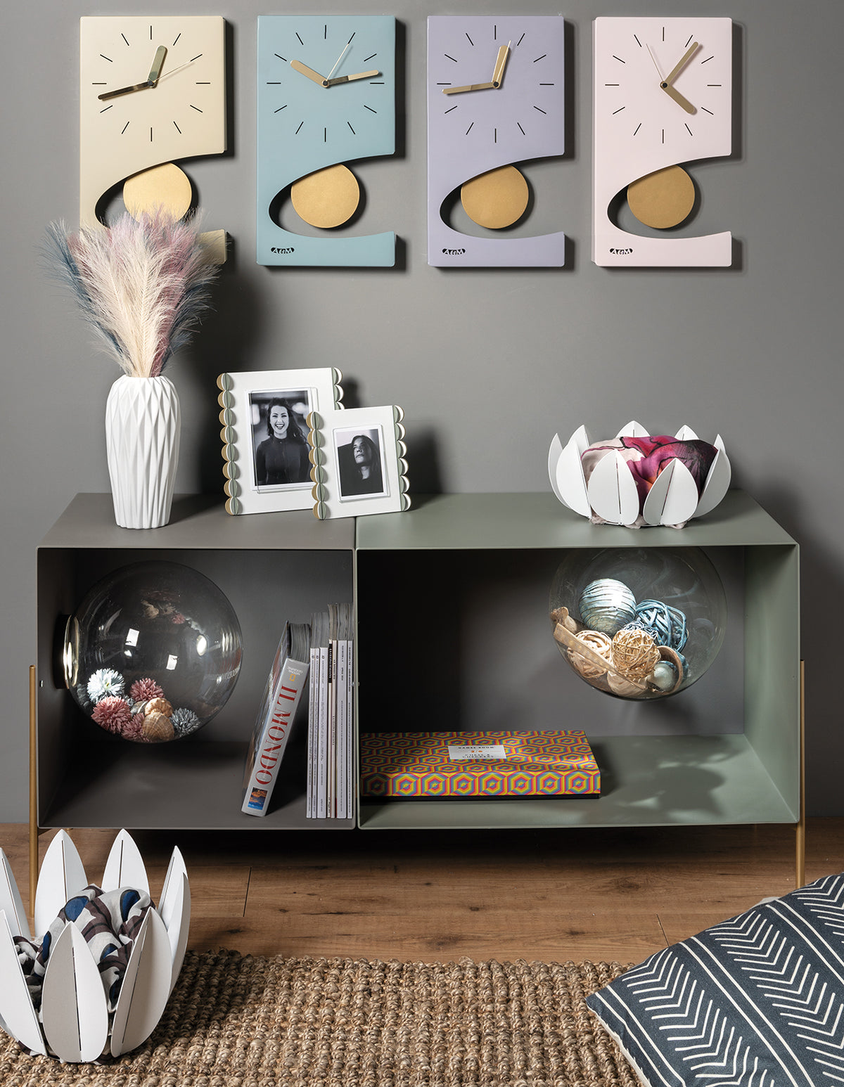 Meuble d'appoint design Globe Double en métal à deux sphères
