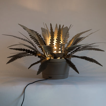 Petite lampe à poser design Fougère en métal – Motif végétal