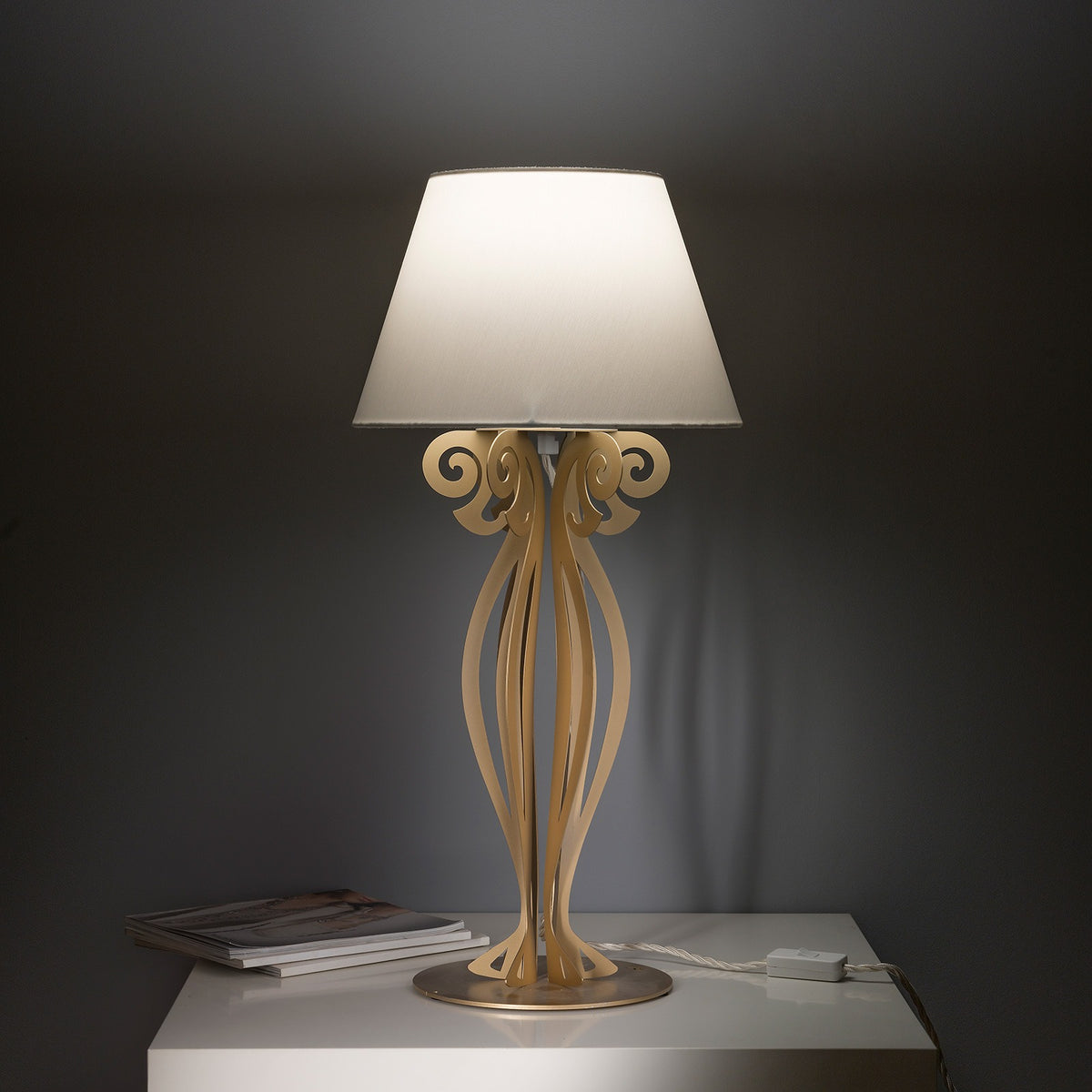 Lampada da tavolo con paralume moderna Circeo bassa