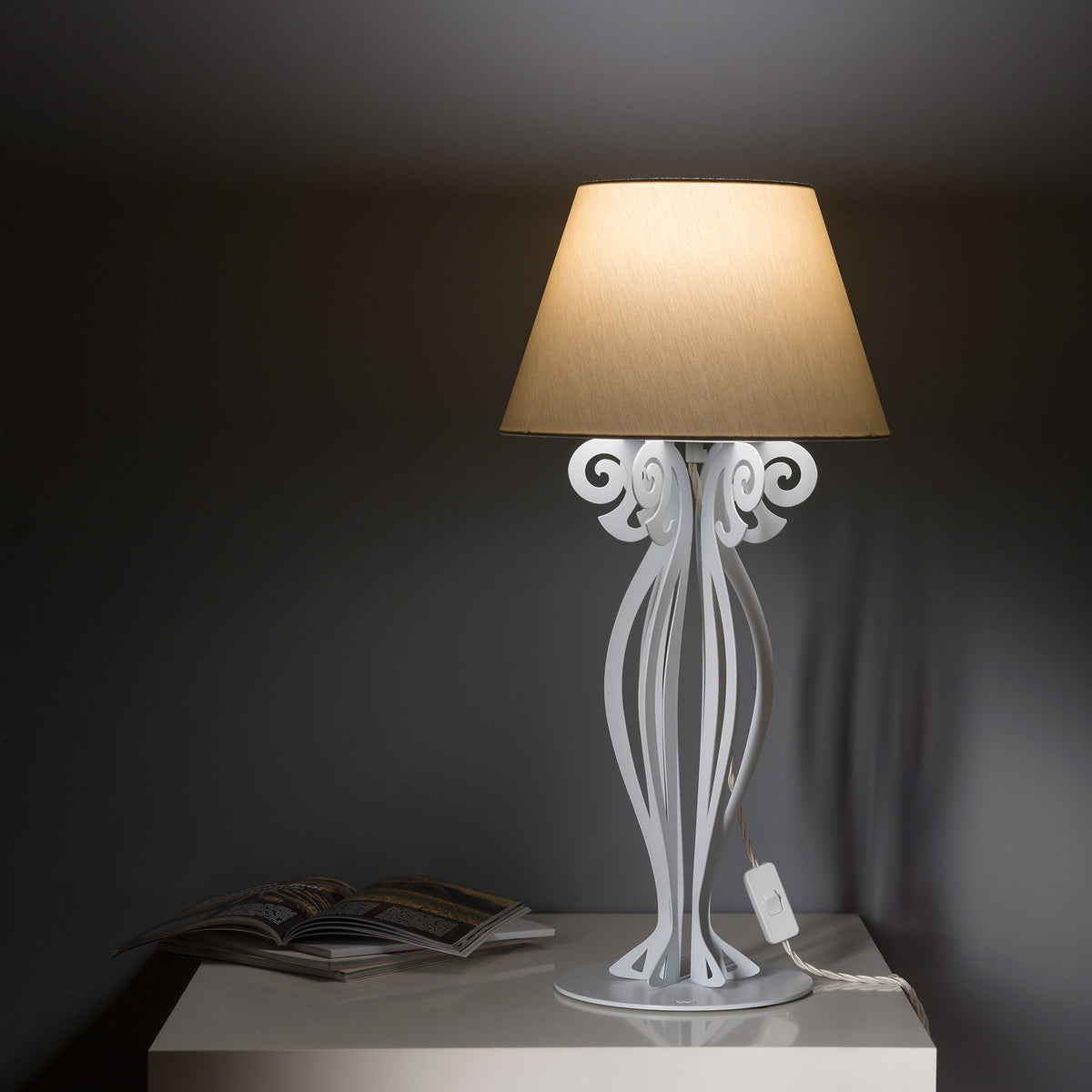 Lampada da tavolo con paralume moderna Circeo bassa
