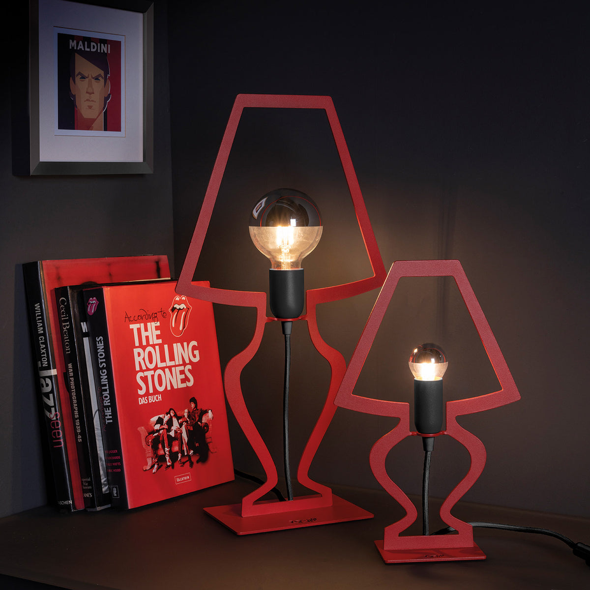 Grande lampe à poser design Silhouette en métal – Blanc ou rouge
