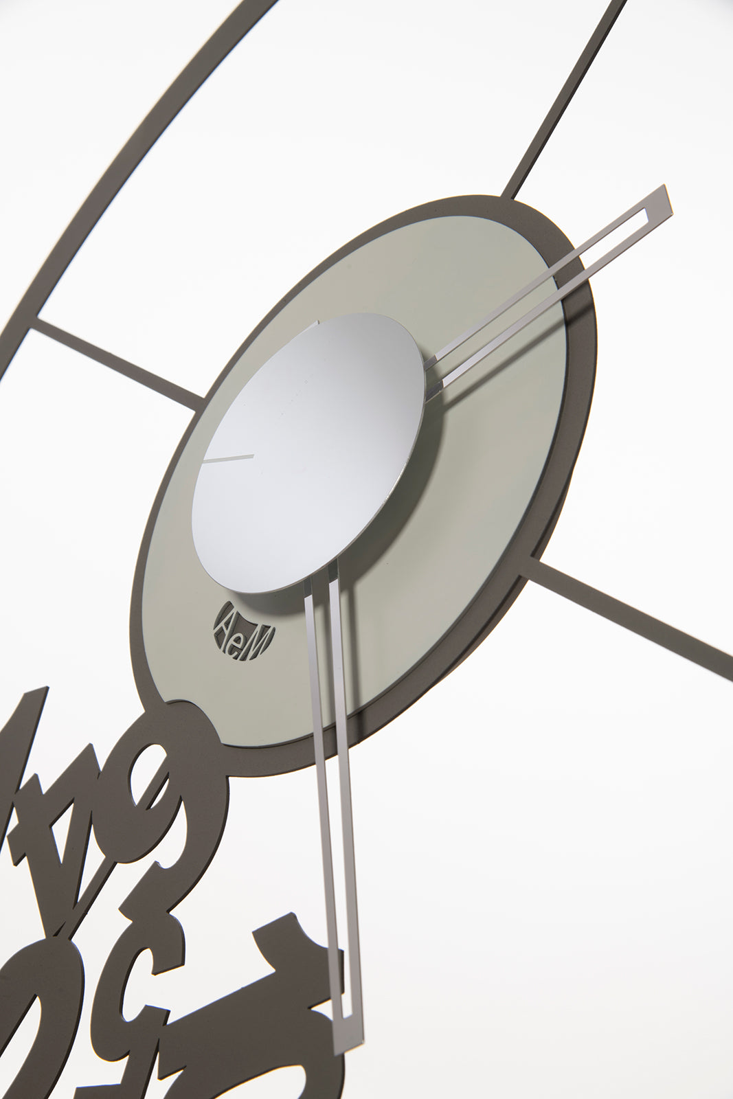 Horloge murale design Mixer – Chiffres déstructurés
