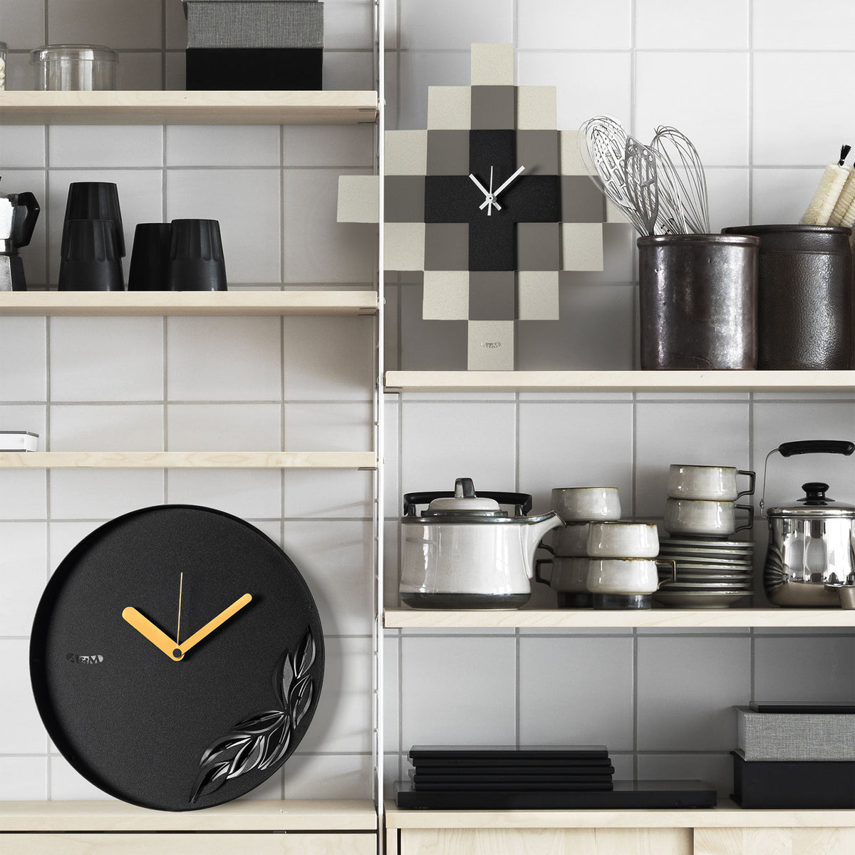 Mosaico geometric design clock