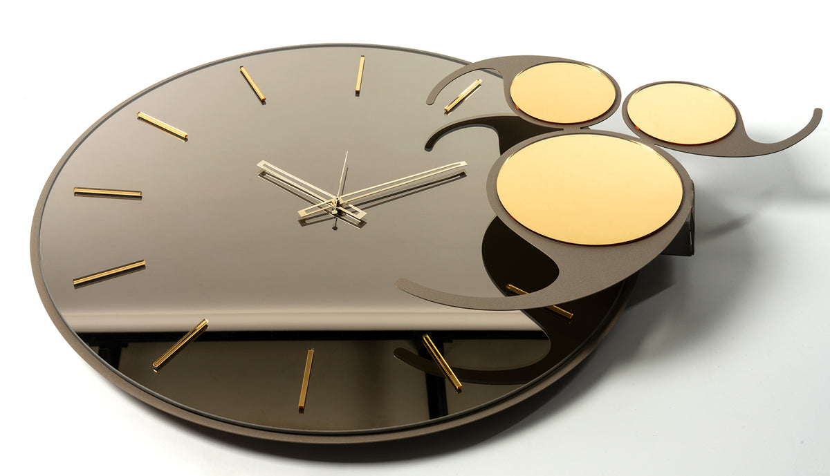 Orologio Apostrofo Arti&Mestieri, dettaglio quadrante vetro e dischi cristallo acrilico