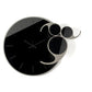 Vista frontale dell'orologio in vetro specchio Crystal® nero Apostrofo con  indici e decori in cristallo acrilico nero specchiato. Base in ferro fango. Prodotto da Arti&Mestieri.