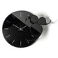 Vista frontale dell'orologio in vetro specchio Crystal® nero Apostrofo con  indici e decori in cristallo acrilico nero e argento specchiato. Base in ferro nero. Prodotto da Arti&Mestieri.