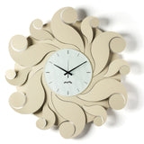 Orologio da parete Medusa color crema Arti&Mestieri, vista frontale con riccioli in ferro che creano un effetto tridimensional