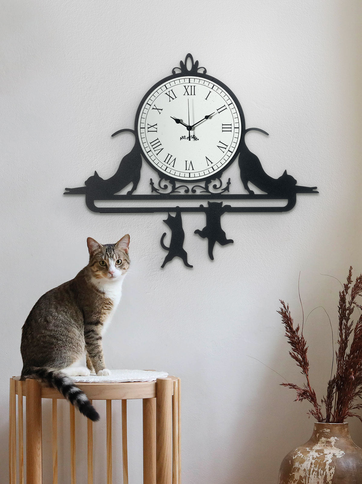 Wall clock detail Cattitude