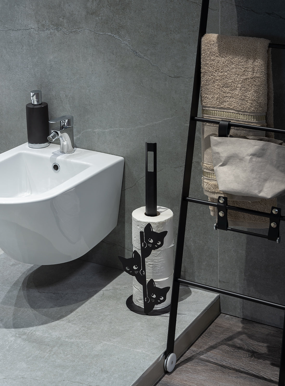 Silvestro floor toilet paper holder