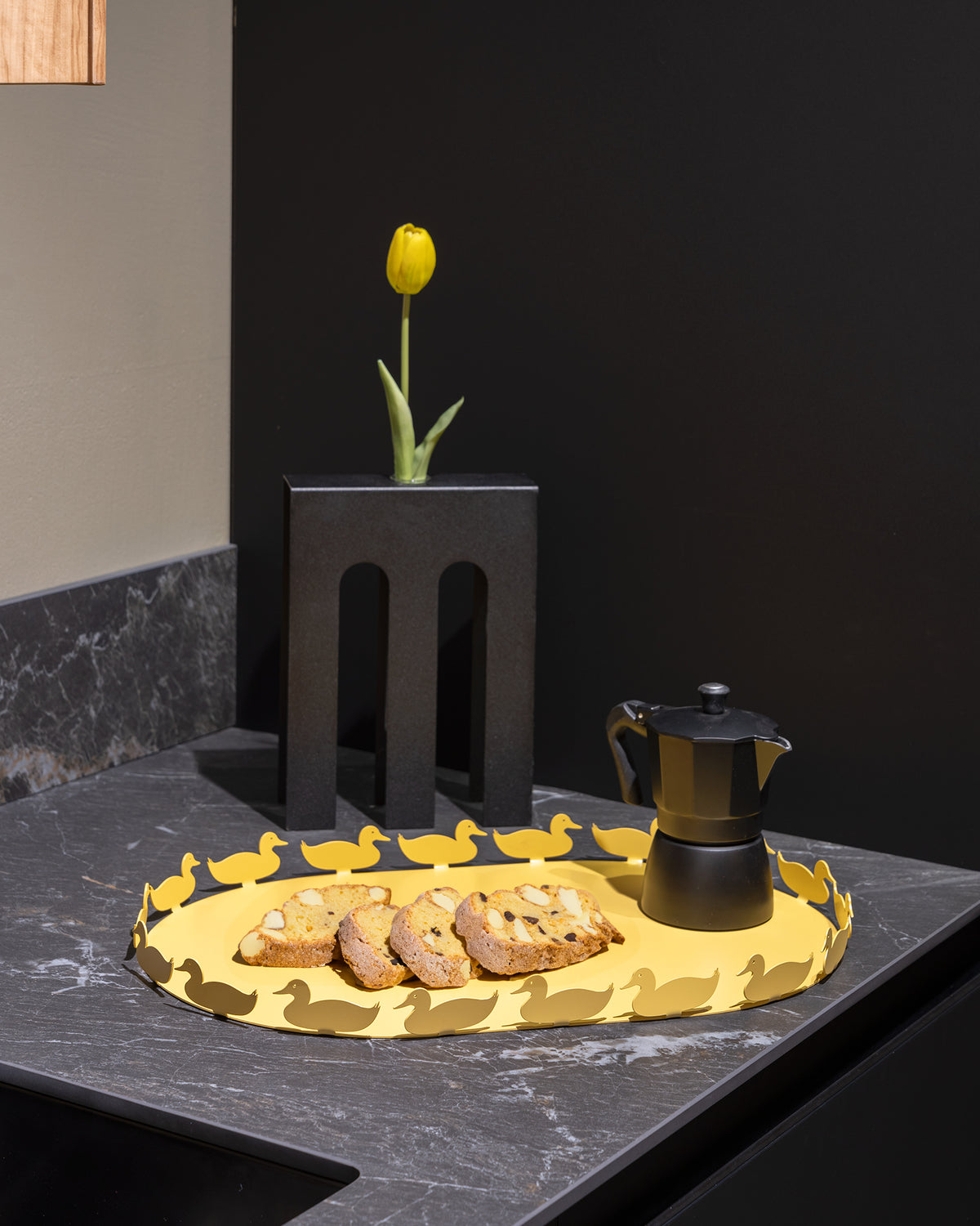 De Chirico decorative flower vase