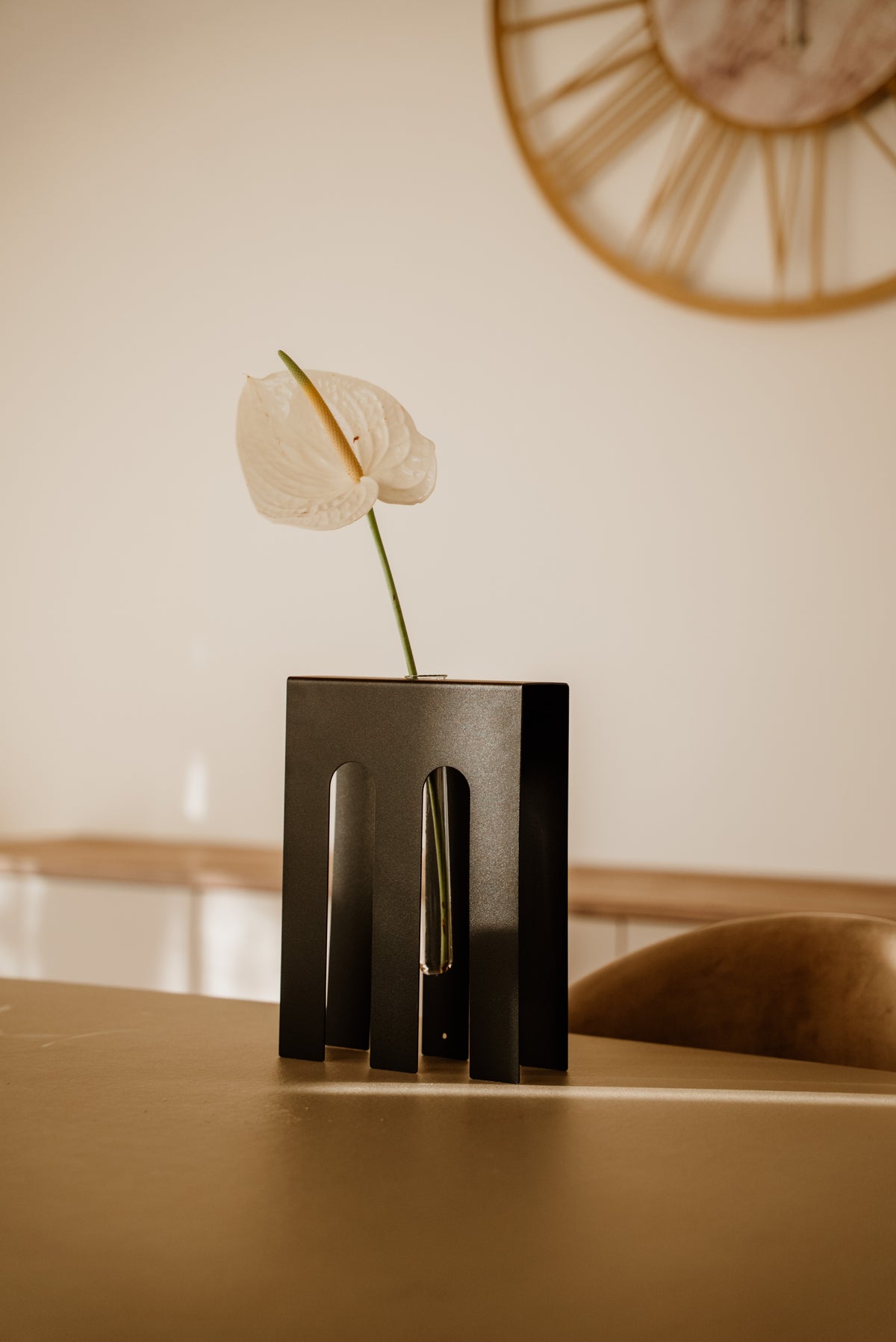 De Chirico decorative flower vase