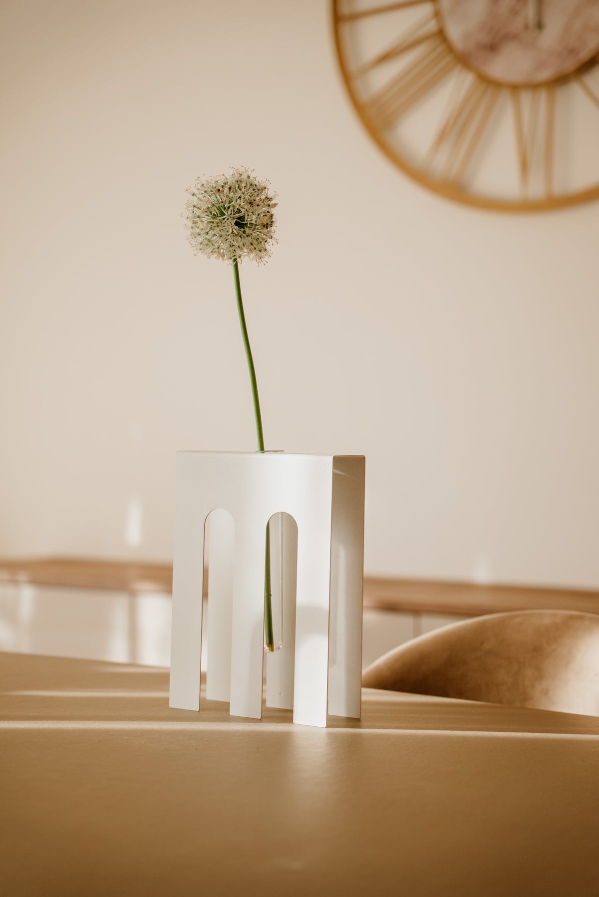 De Chirico decorative flower vase