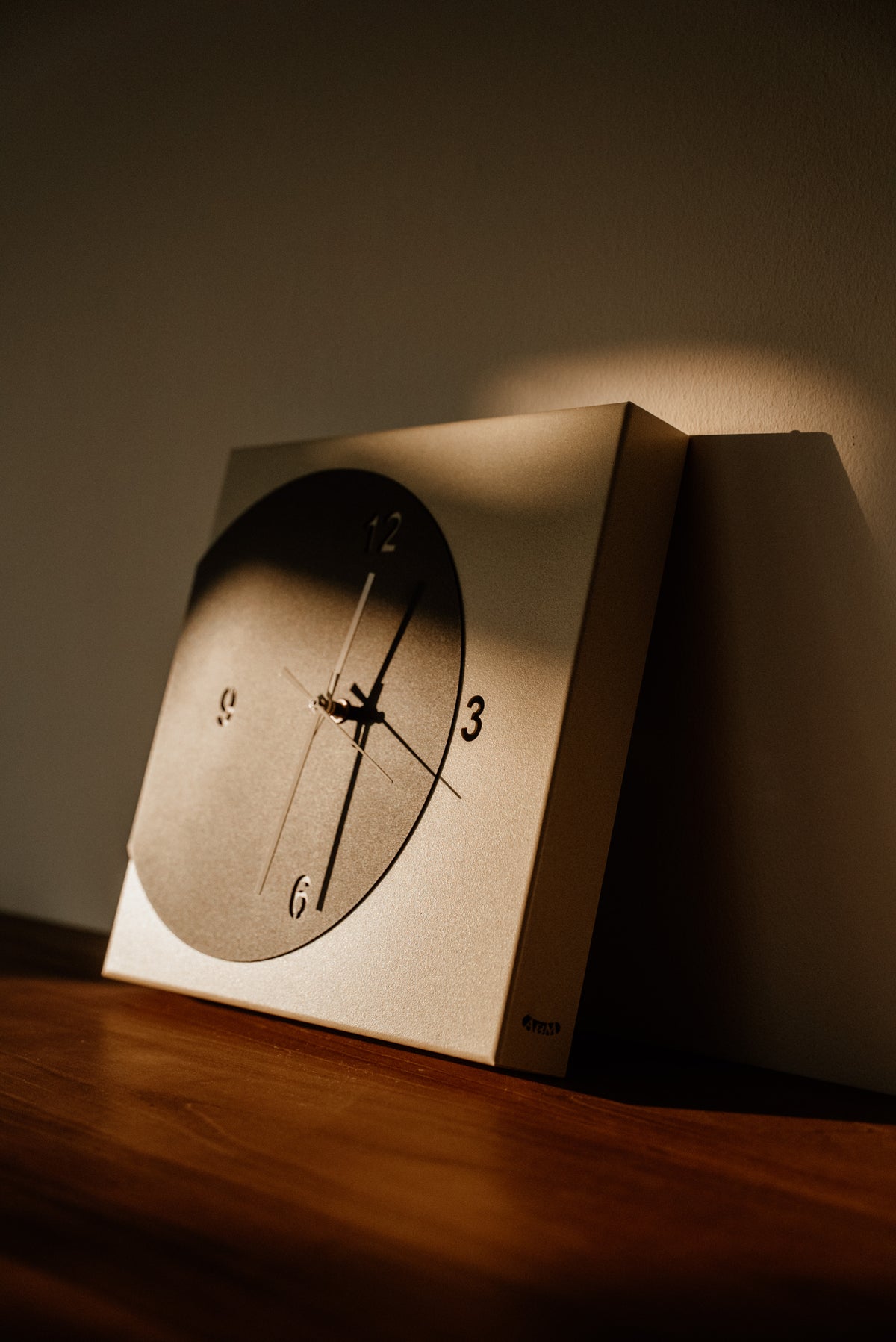 Orologio di design minimal Ecleo